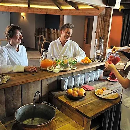 La Madonnina Del Gran Paradiso Wellness Hotel 4*